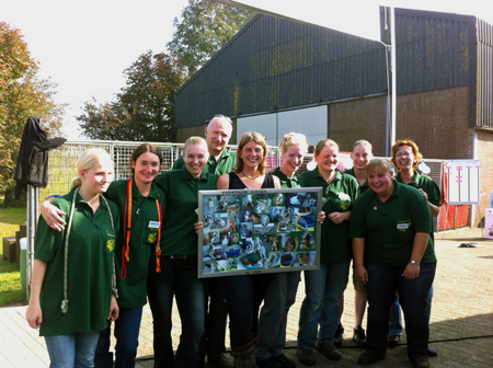 Teamfoto Dierenpension Naarden met het 40 jarige bestaan